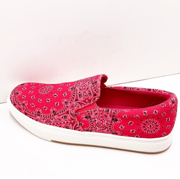 🆕{Steve Madden} Coulter Red Paisley Print Slip-On Sneakers - Picture 5 of 16
